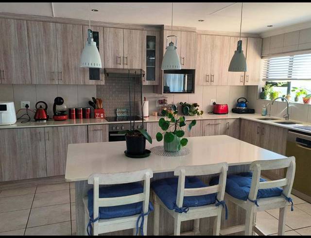 3 BEDROOM HOUSE FOR SALE IN ISLAND VIEW